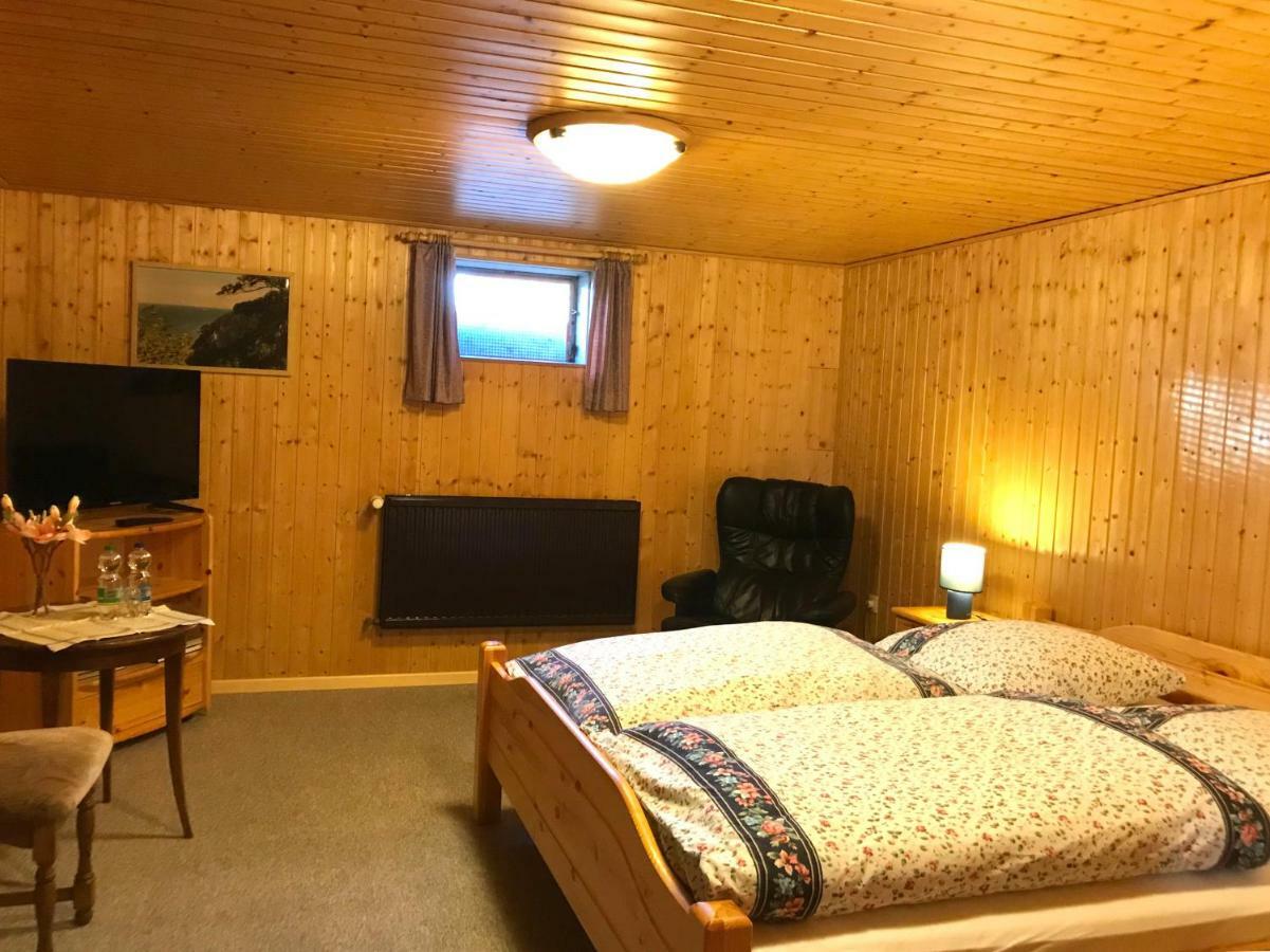 Apartmán Schoenes Kellerzimmer Mit Bad Mittelangeln Exteriér fotografie